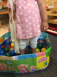 手作り簡単ボールプール 牛乳パックと100均グッズで 気管切開 ケアチャネル